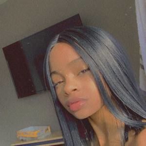 Meet your Posher, Tracy blue